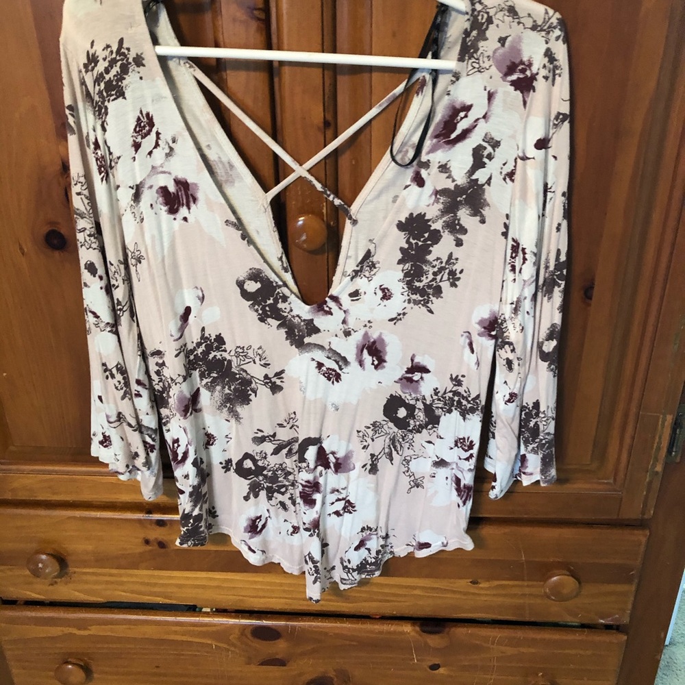 Pretty shirt - Picture 3 of 3